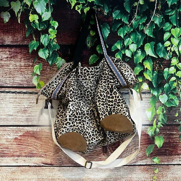Mossimo Leopard Print Tote Bag XL 24x16x8 Duffel Duffle Bag Cheetah Animal Zip - Picture 2 of 6